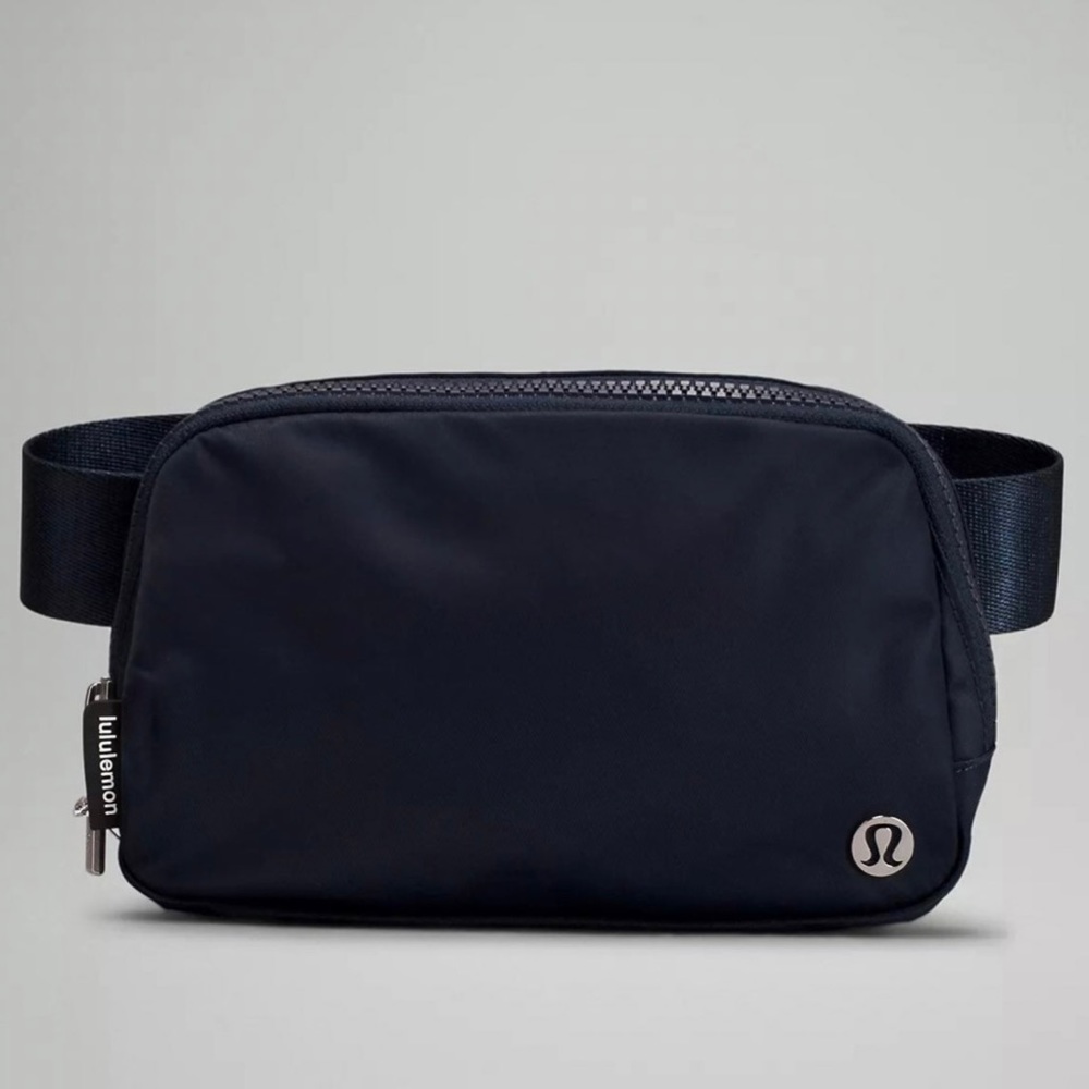 Lululemon Everywhere Belt Bag Navy
